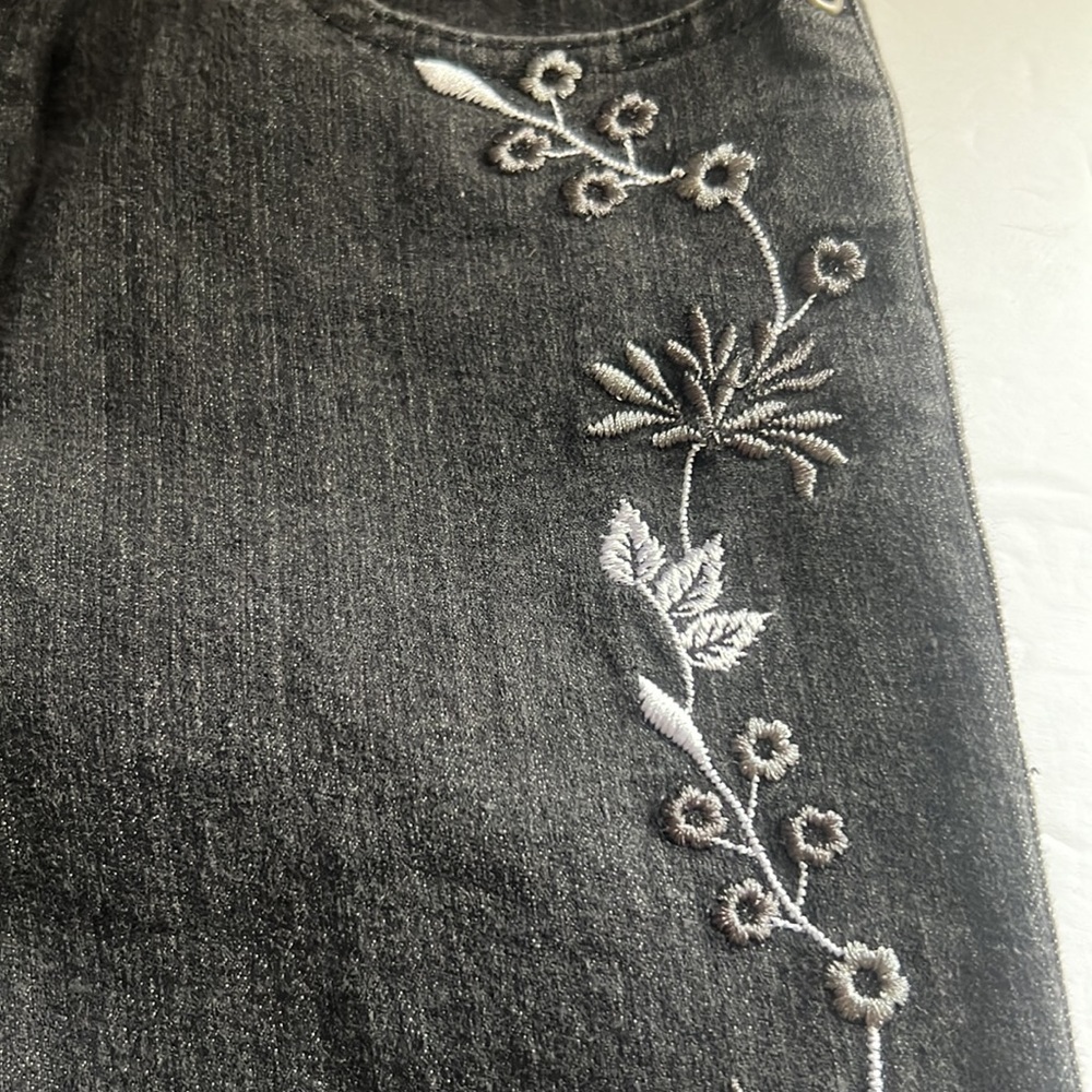 JEANS size 4, ankle length. - Picture 6 of 7